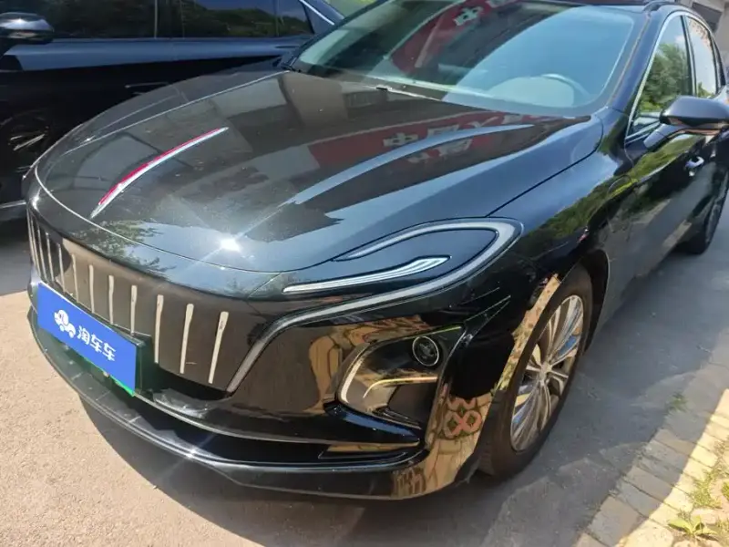 Hongqi E-QM5