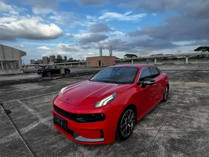 Lynk & Co 03