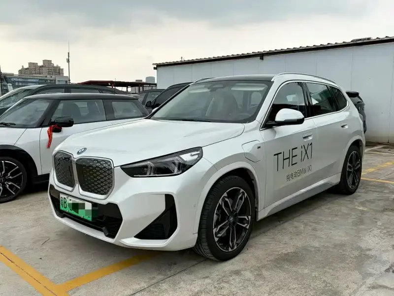 BMW iX1