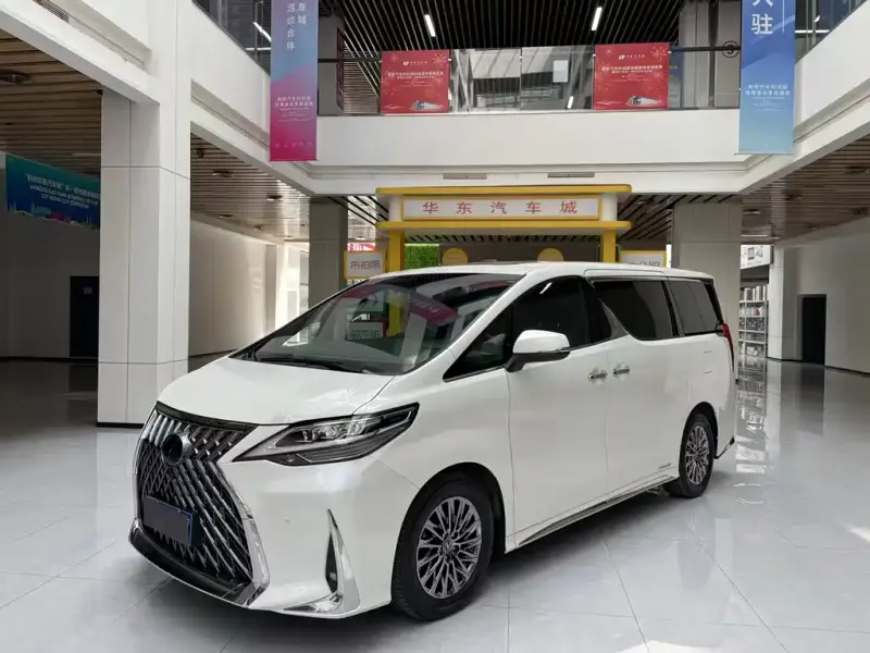 Lexus LM