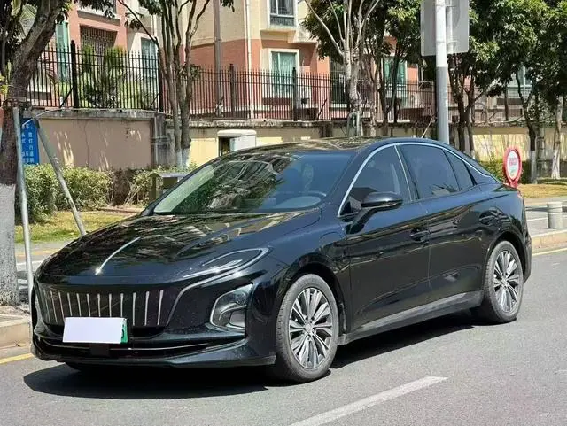 Hongqi E-QM5