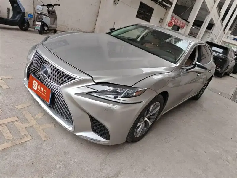 Lexus LS