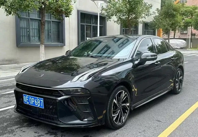 Lynk & Co 03