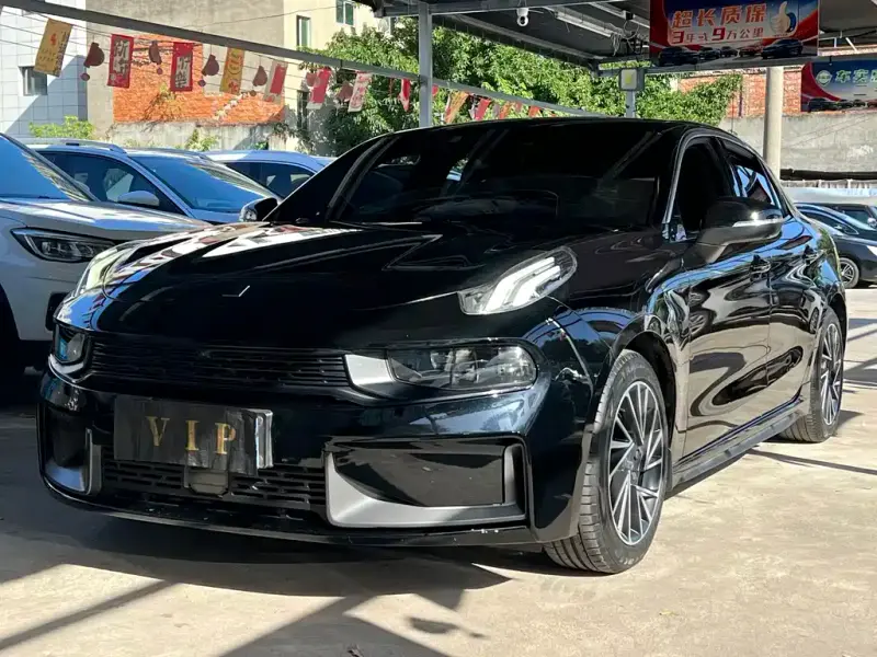 Lynk & Co 03