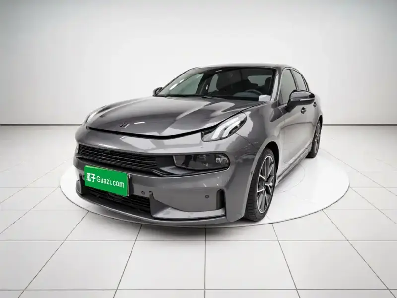 Lynk & Co 03