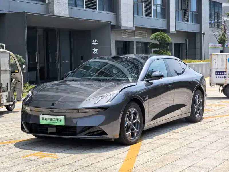 Lynk & Co 10