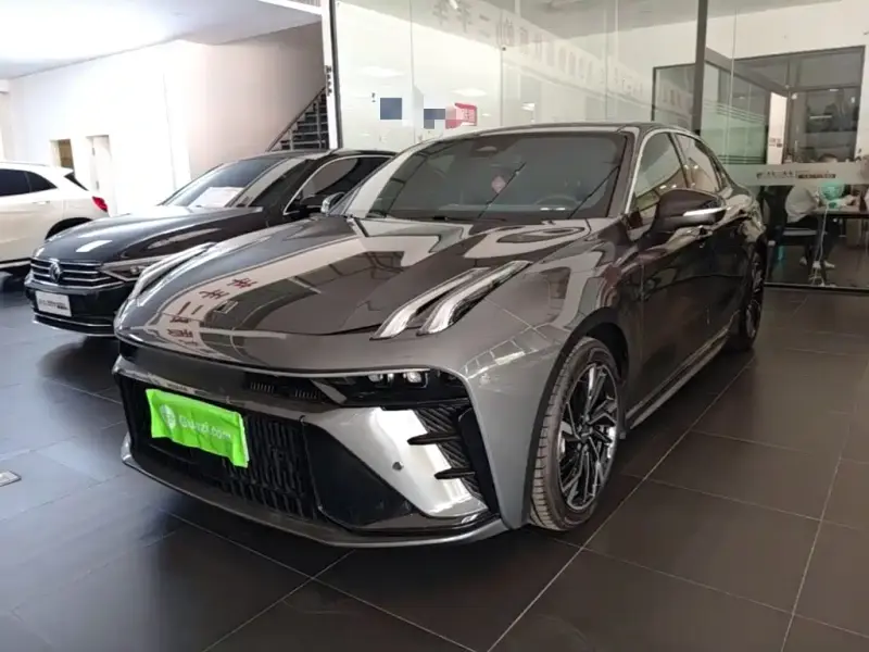 Lynk & Co 03