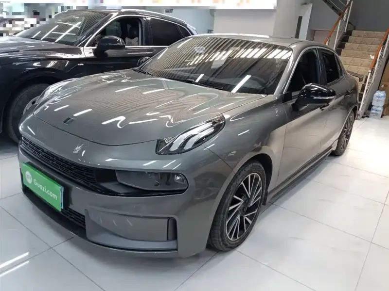 Lynk & Co 03