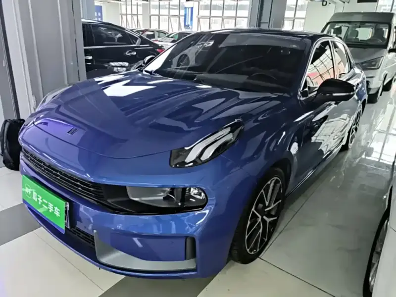Lynk & Co 03
