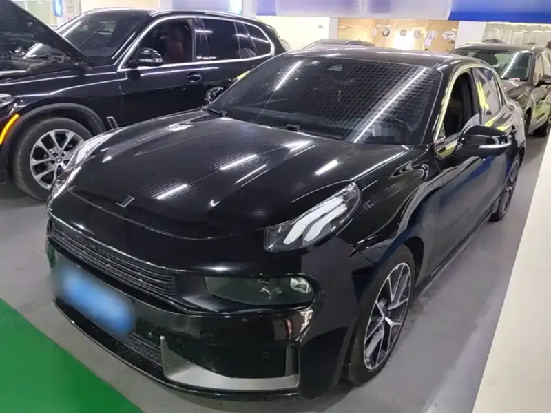 Lynk & Co 03