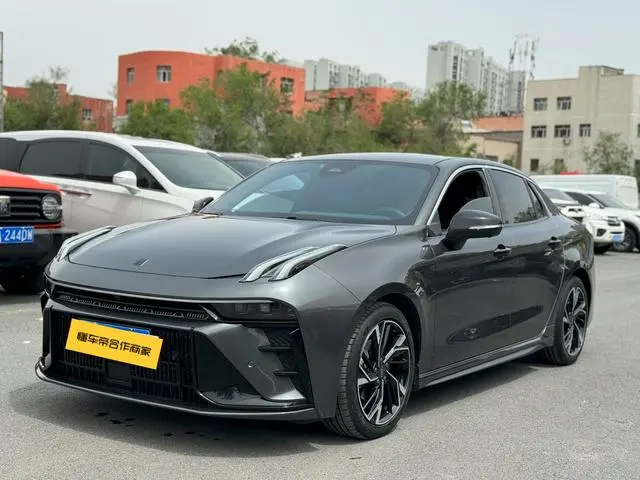 Lynk & Co 03