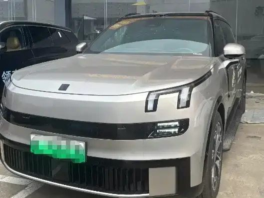 Lynk & Co 900