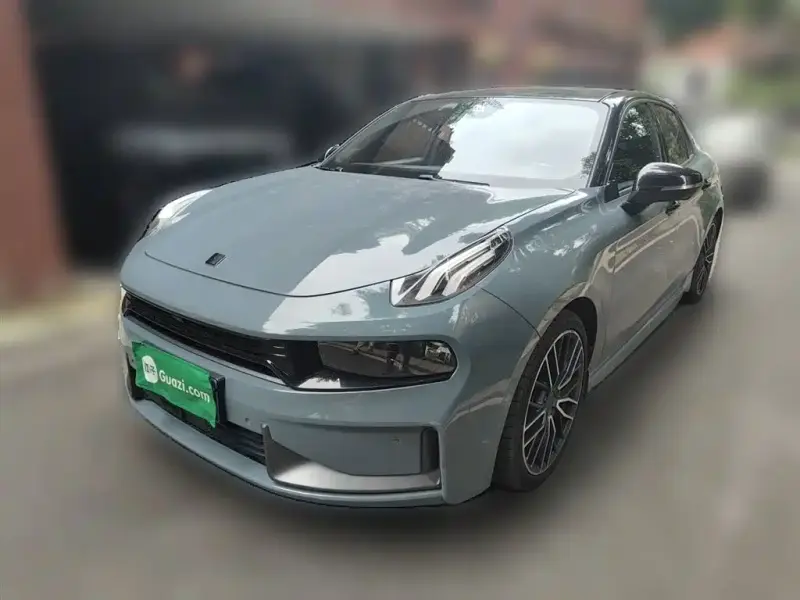 Lynk & Co 03