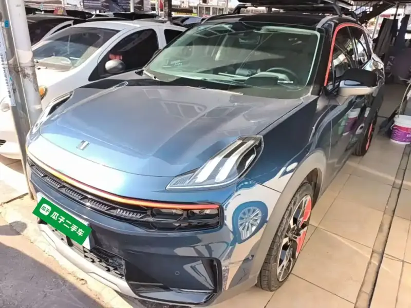 Lynk & Co 06