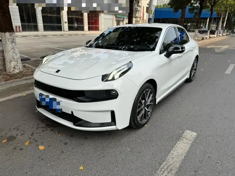 Lynk & Co 03