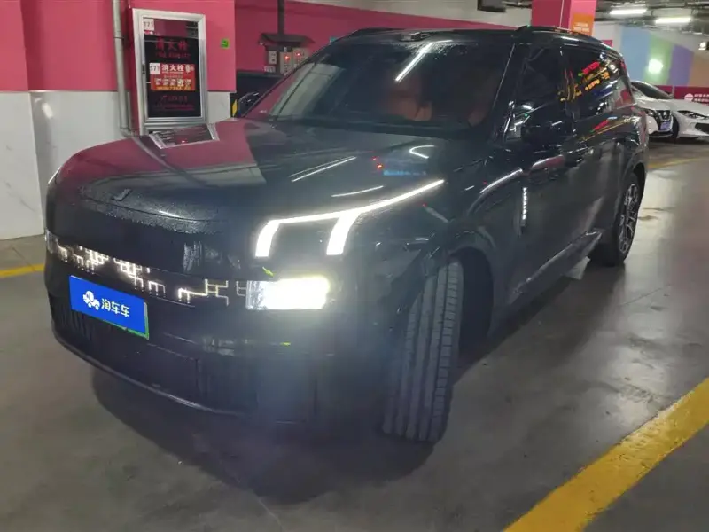 Lynk & Co 900