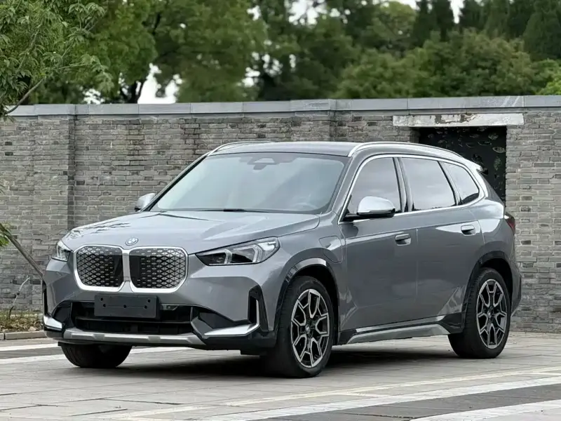 BMW iX1