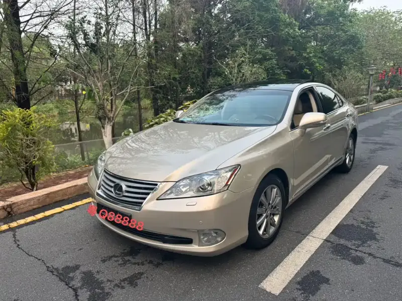 Lexus ES