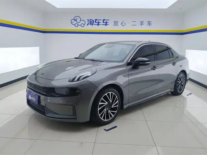 Lynk & Co 03