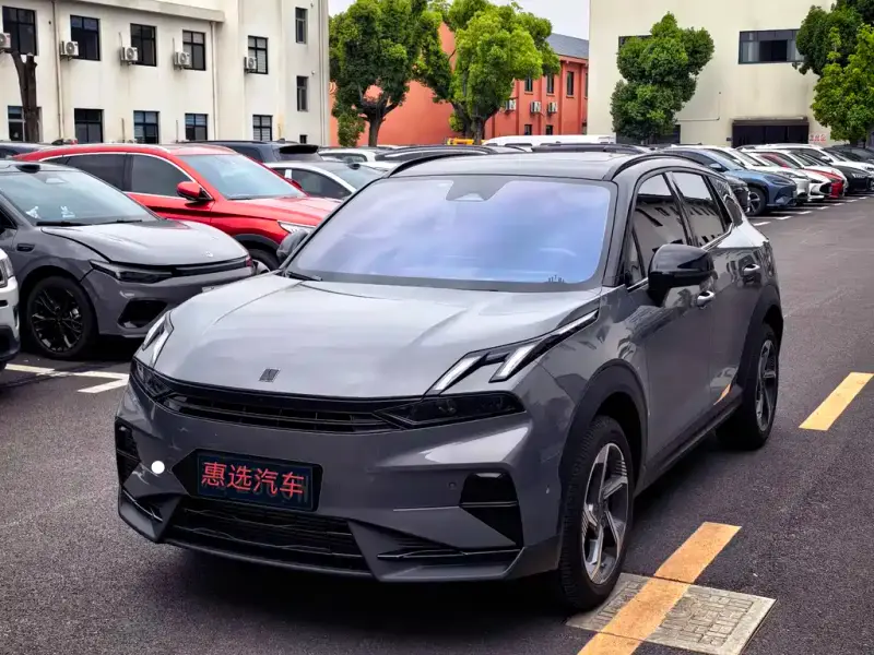 Lynk & Co 06