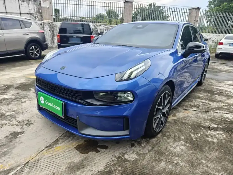 Lynk & Co 03