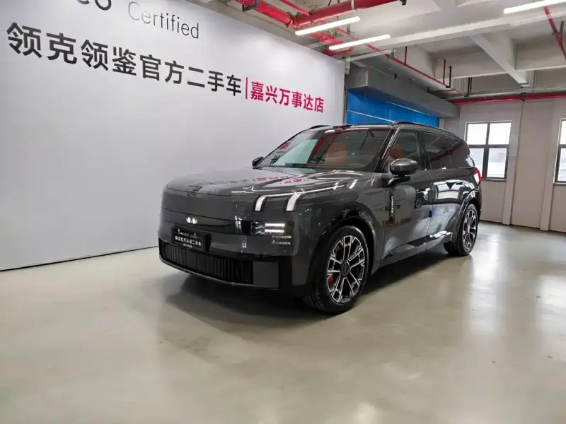 Lynk & Co 900