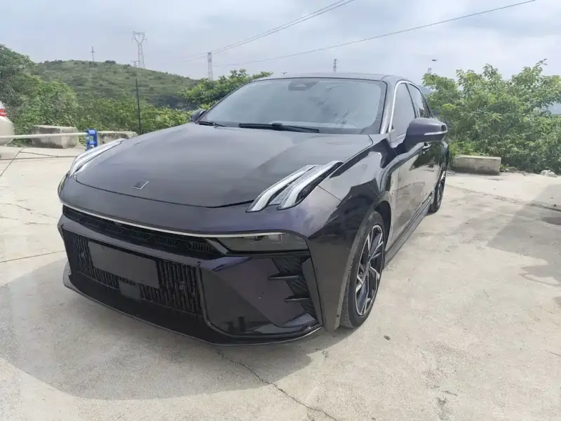Lynk & Co 03