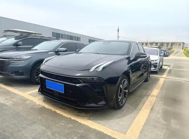 Lynk & Co 03
