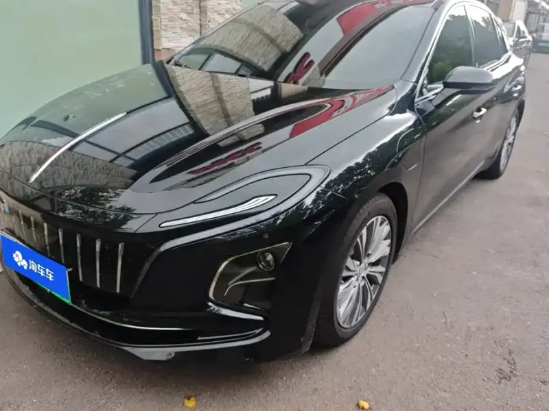 Hongqi E-QM5