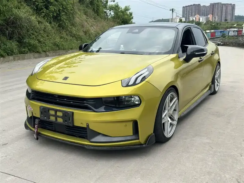 Lynk & Co 03