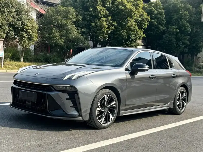 Lynk & Co 03