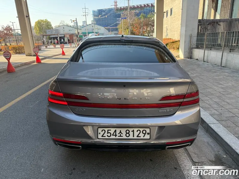 Genesis G90