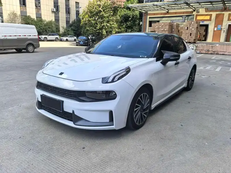 Lynk & Co 03