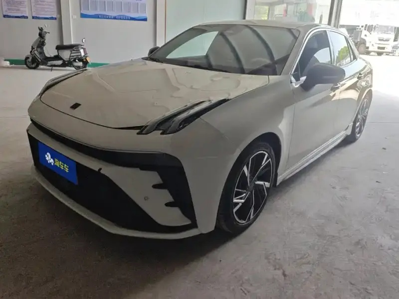 Lynk & Co 03