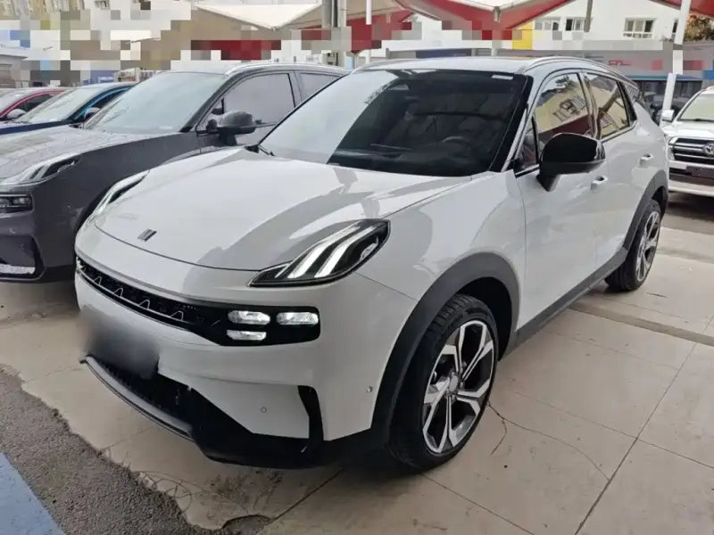 Lynk & Co 06