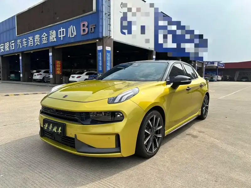 Lynk & Co 03