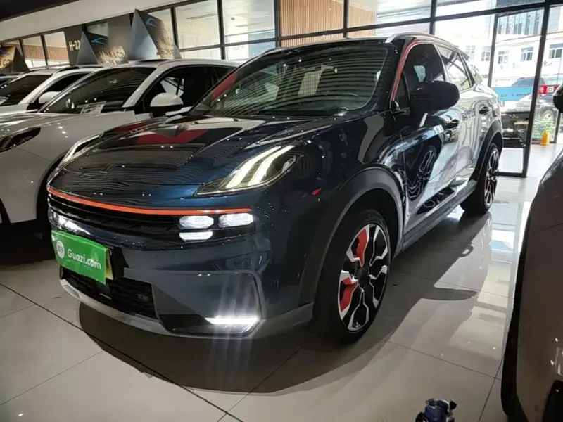 Lynk & Co 06