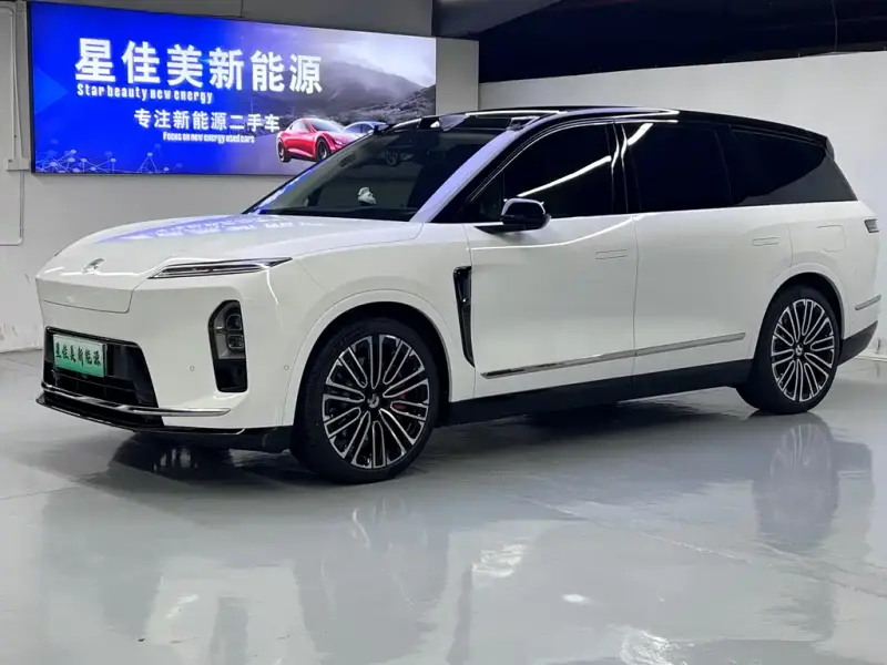 NIO ES8