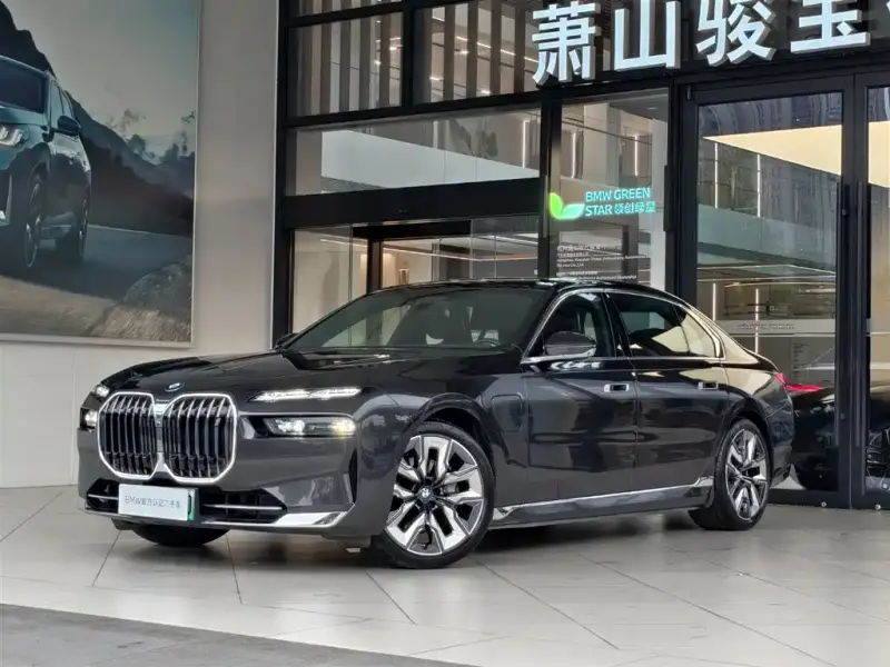 BMW i7