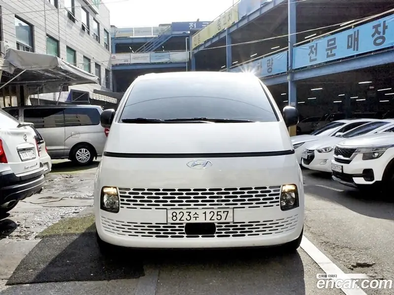 Hyundai Staria