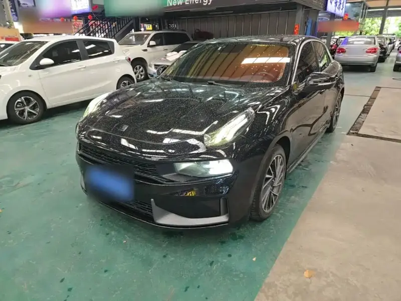 Lynk & Co 03