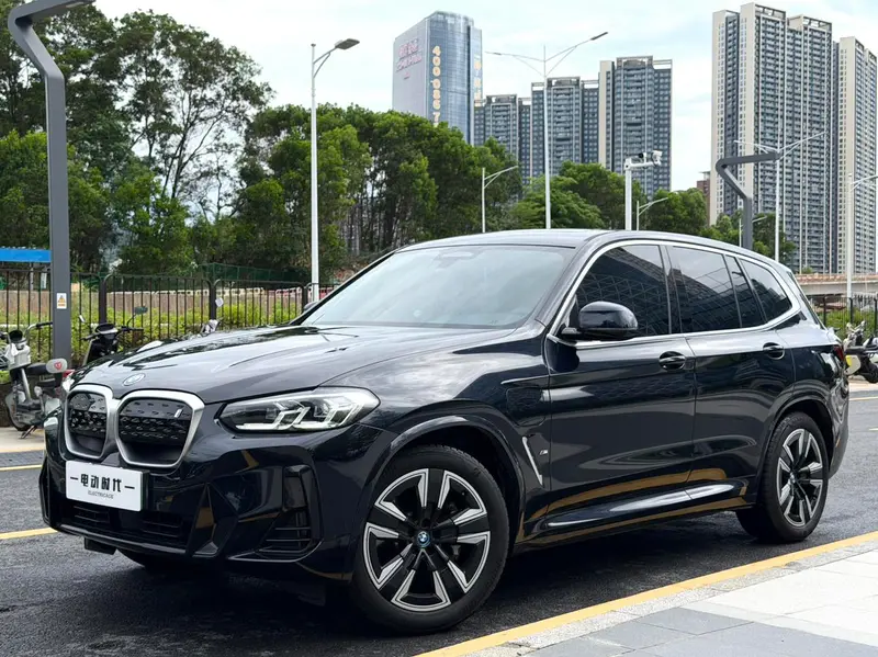 BMW iX3