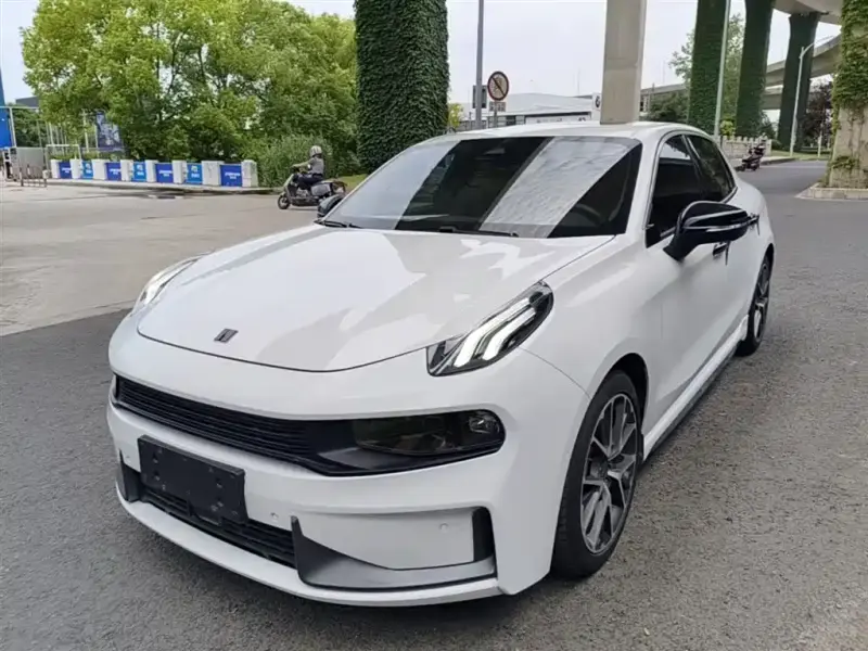 Lynk & Co 03