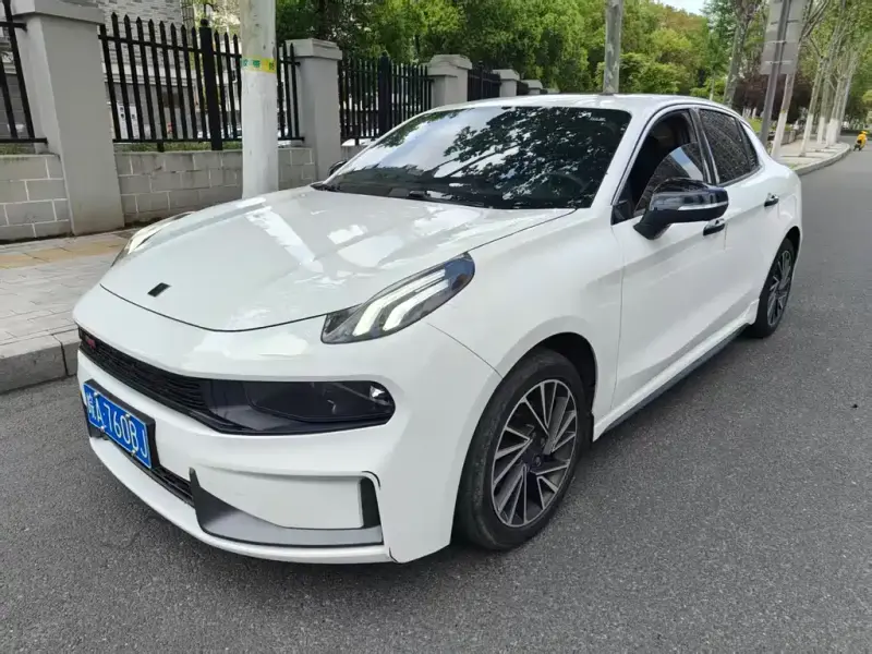Lynk & Co 03
