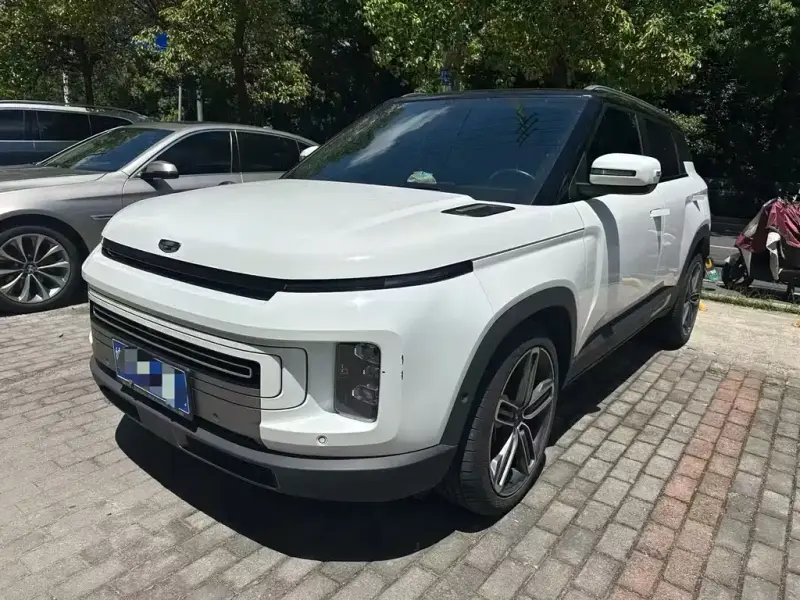 Geely ICON