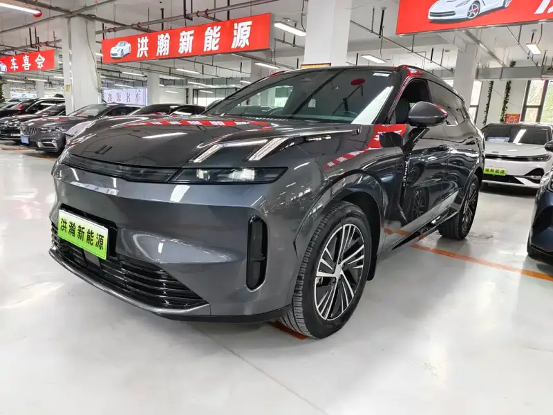 Lynk & Co 08 EM-P