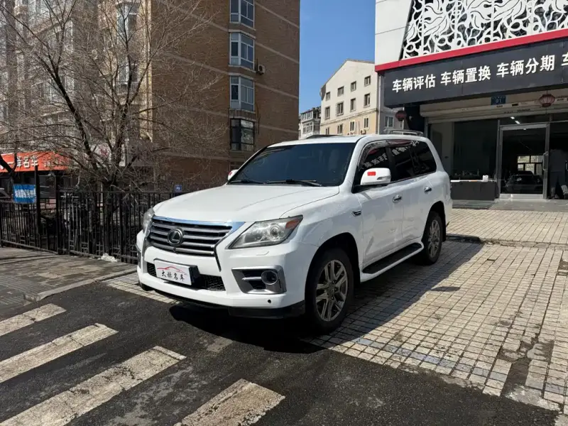 Lexus LX