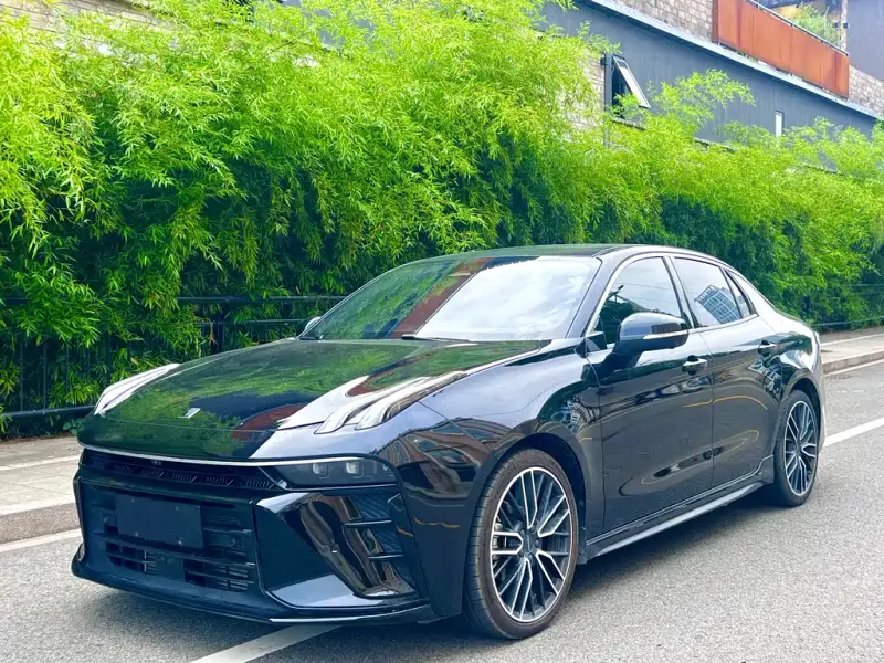 Lynk & Co 03