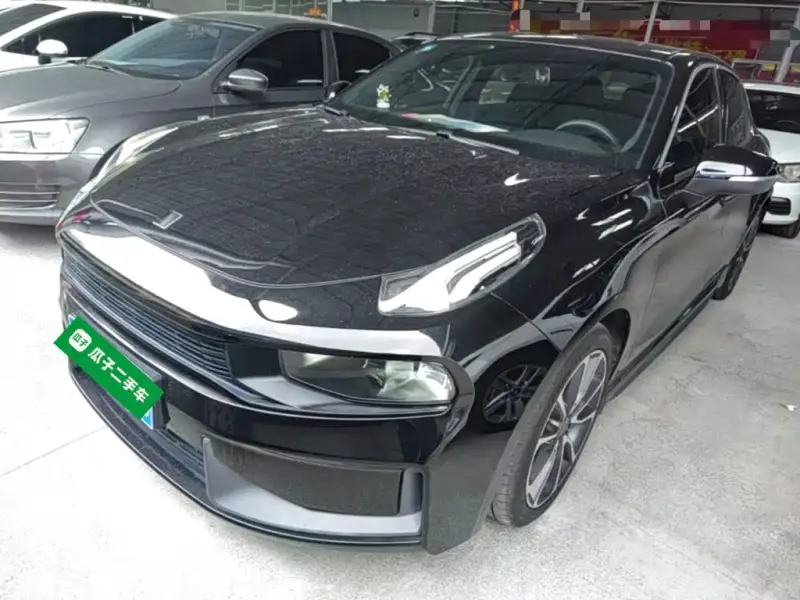 Lynk & Co 03