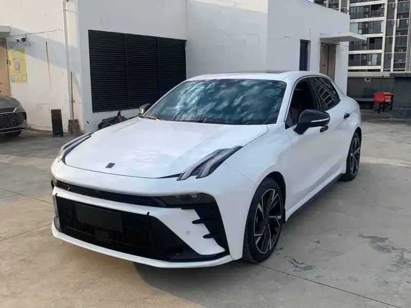 Lynk & Co 03